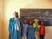 School Teacher and children form a school in a tuareg village (click to enlarge)